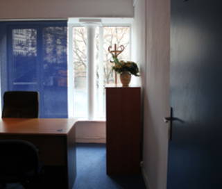 Bureau privé 14 m² 2 postes Location bureau Rue de Turbigo Paris 75001 - photo 2